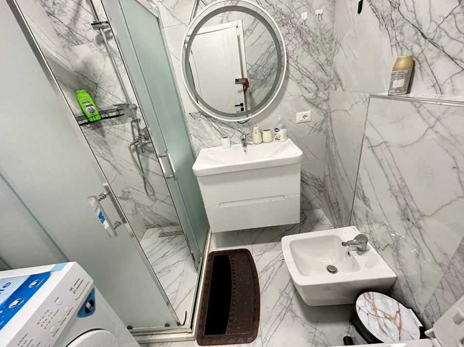 Tirane, jepet me qera apartament 1+1 Kati 7, 55 m² 