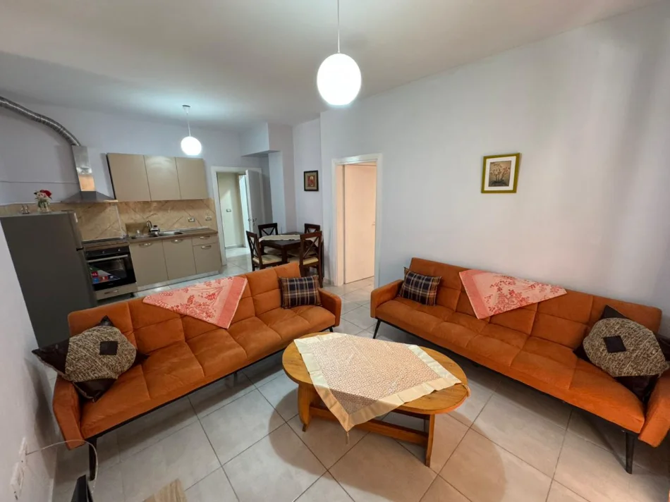 Tirane, jepet me qera apartament 3+1 Kati 2, 