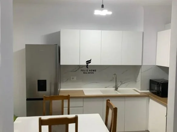 Tirane, jepet me qera apartament 1+1+Ballkon Kati 5, 72 m² 550 € (RRUGA E KAVAJES)