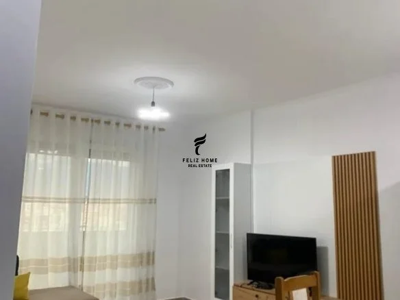 Tirane, jepet me qera apartament 1+1+Ballkon Kati 5, 72 m² 550 € (RRUGA E KAVAJES)
