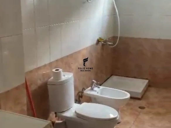 Tirane, jepet me qera apartament 2+1+Ballkon Kati 8, 100 m² 700 € (21 DHJETORI)