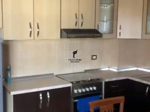 Tirane, jepet me qera apartament 2+1+Ballkon Kati 8, 100 m² 700 € (21 DHJETORI)