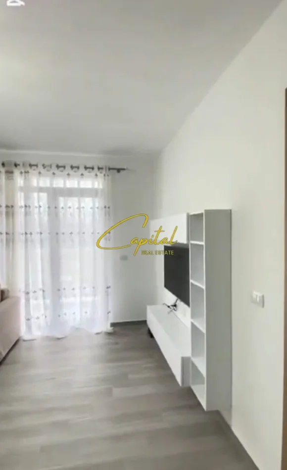 Tirane, jepet me qera apartament 3+1 Kati 2, 120 m² 500 € (5 MAJI)
