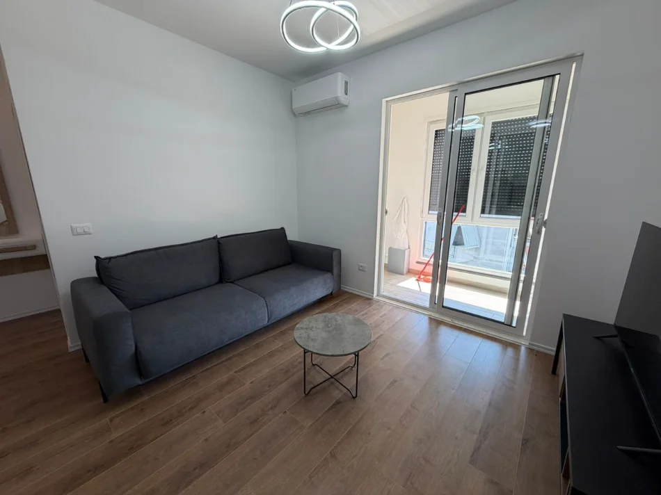 Tirane, jepet me qera apartament 1+1 Kati 9, 600 € 