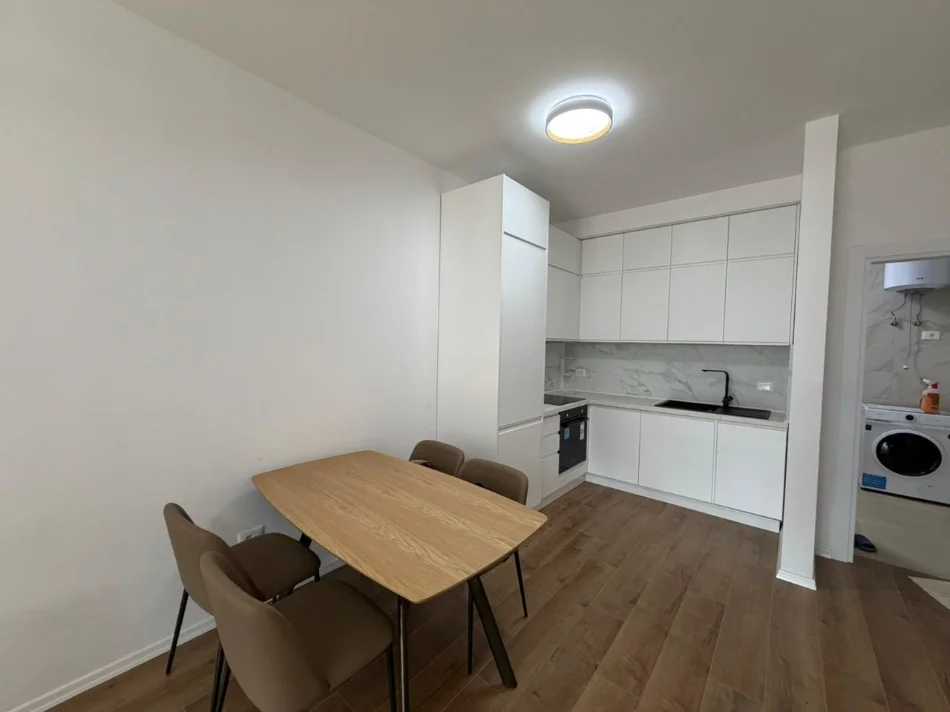 Tirane, jepet me qera apartament 1+1 Kati 9, 600 € 