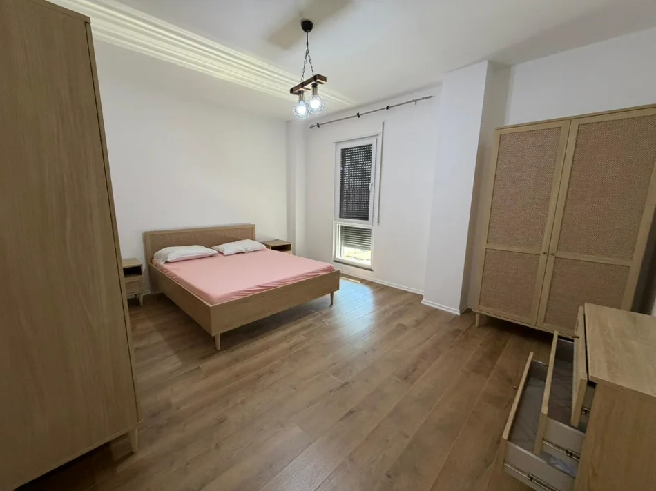 Tirane, jepet me qera apartament 1+1 Kati 9, 600 € 