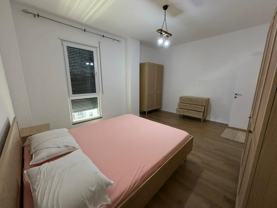 Tirane, jepet me qera apartament 1+1 Kati 9, 600 € 