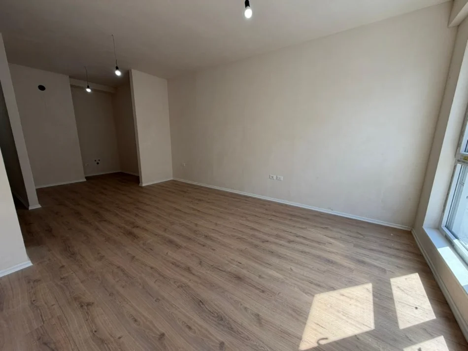 Tirane, shitet apartament 3+1 Kati 4, 124 m² 400.000 € 