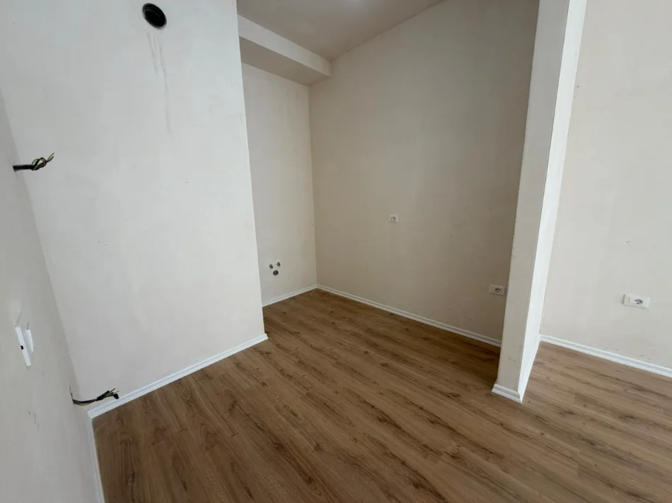 Tirane, shitet apartament 3+1 Kati 4, 124 m² 400.000 € 