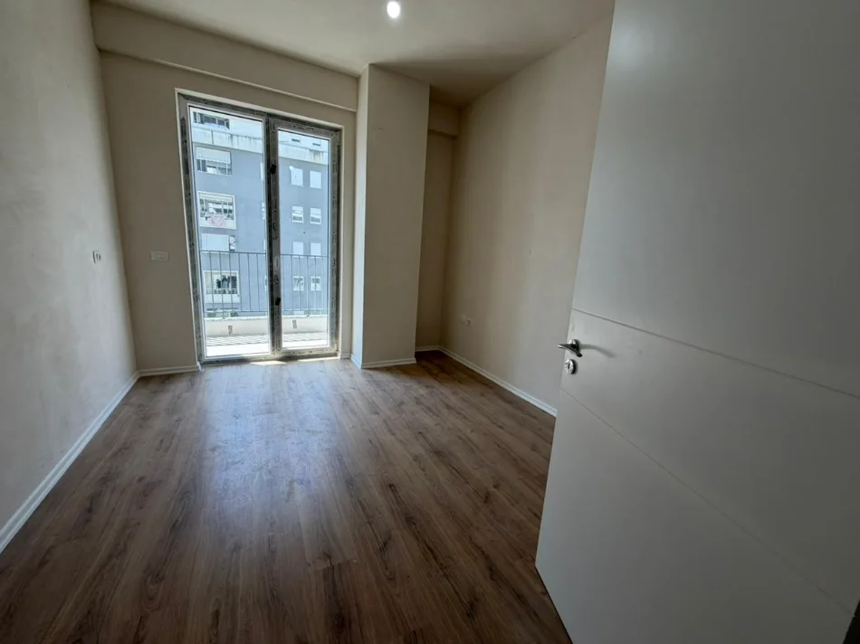 Tirane, shitet apartament 3+1 Kati 4, 124 m² 400.000 € 