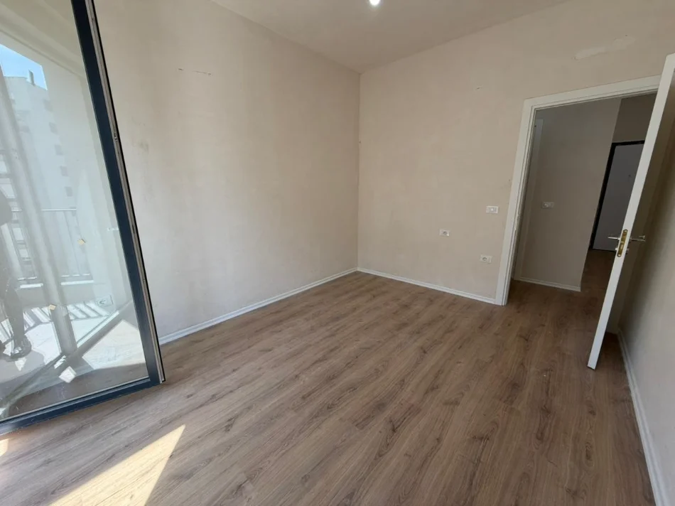 Tirane, shitet apartament 3+1 Kati 4, 124 m² 400.000 € 