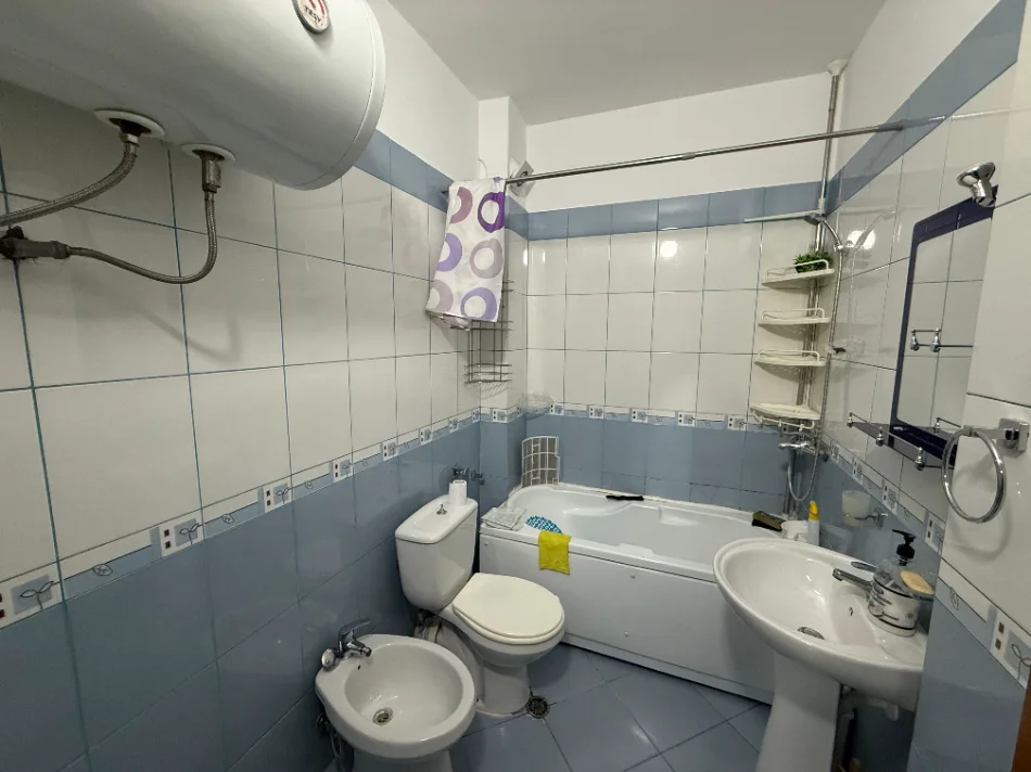 Tirane, jepet me qera apartament 2+1 Kati 4, 500 € 