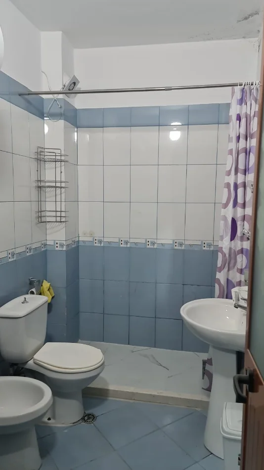 Tirane, jepet me qera apartament 2+1 Kati 4, 500 € 