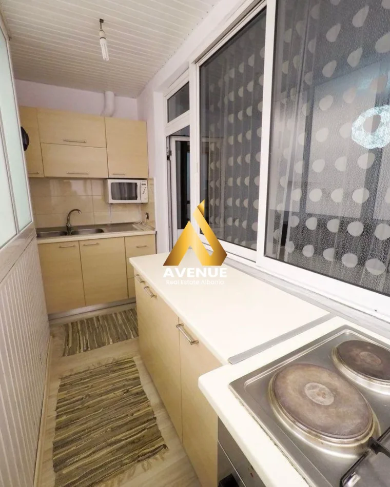 Tirane, jepet me qera apartament 1+1 Kati 5, 54 m² 500 € (Rruga Muhamet Gjollesha)