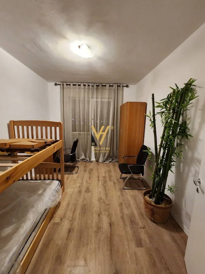 Tirane, jepet me qera apartament 2+1+Ballkon Kati 7, 90 m² 520 € (UNIVERS CITY)
