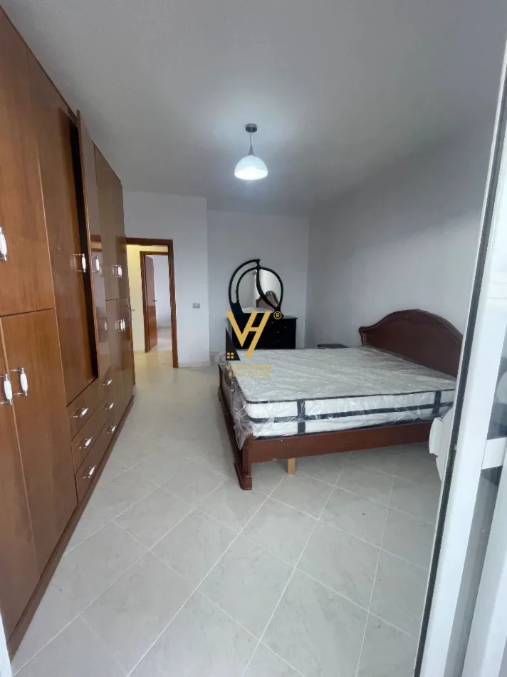 Tirane, jepet me qera apartament 2+1+Ballkon Kati 12, 120 m² 600 € (RRUGA SALI BUTKA)