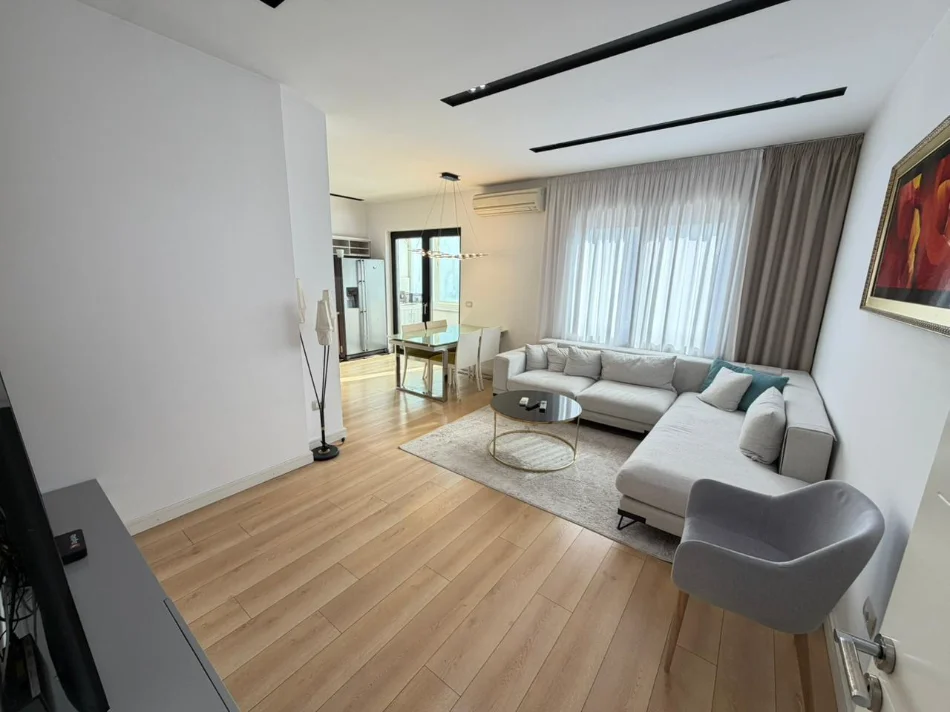 Tirane, shitet apartament 3+1 Kati 5, 104 m²