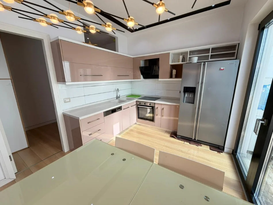 Tirane, shitet apartament 3+1 Kati 5, 104 m²