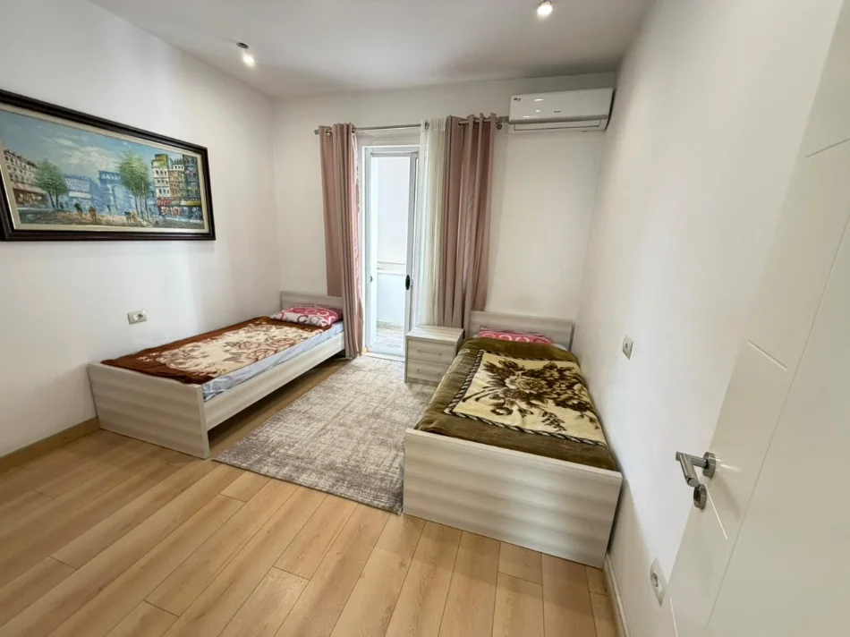 Tirane, shitet apartament 3+1 Kati 5, 104 m²