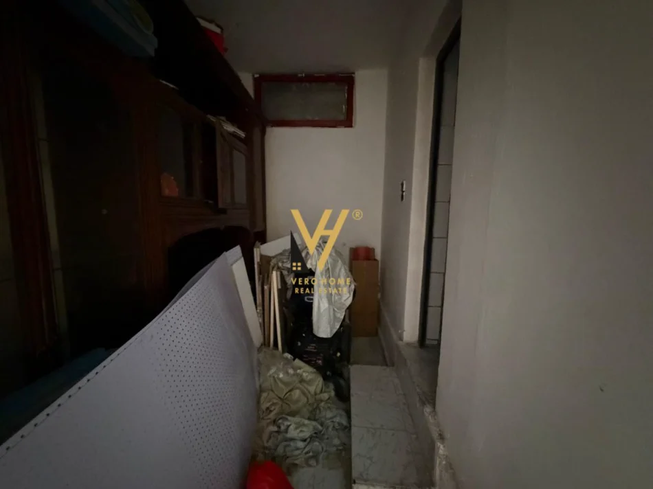 Tirane, jepet me qera dyqan Kati 0, 125 m² 520 € (ALI DEMI)