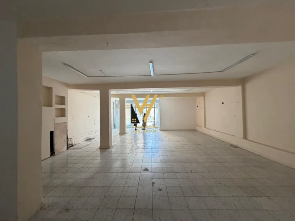 Tirane, jepet me qera dyqan Kati 0, 125 m² 520 € (ALI DEMI)