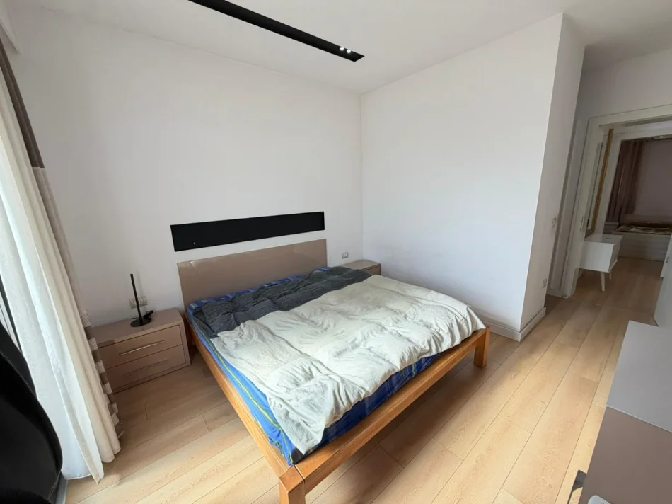 Tirane, shitet apartament 3+1 Kati 5, 104 m²