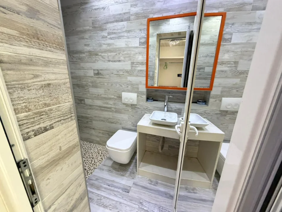 Tirane, shitet apartament 3+1 Kati 5, 104 m²