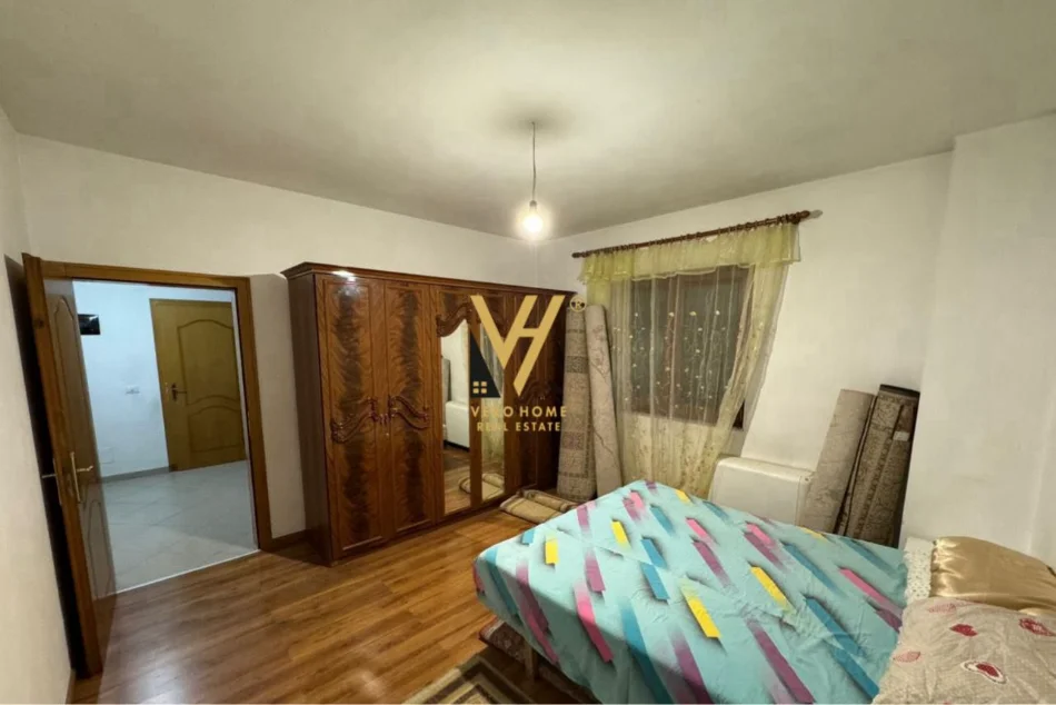 Tirane, jepet me qera apartament 2+1+Ballkon Kati 3, 110 m² 470 € (RRUGA PETRELA)