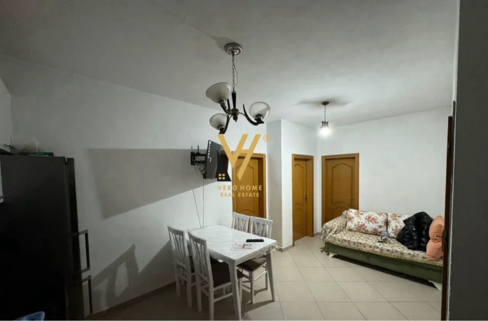 Tirane, jepet me qera apartament 2+1+Ballkon Kati 3, 110 m² 470 € (RRUGA PETRELA)