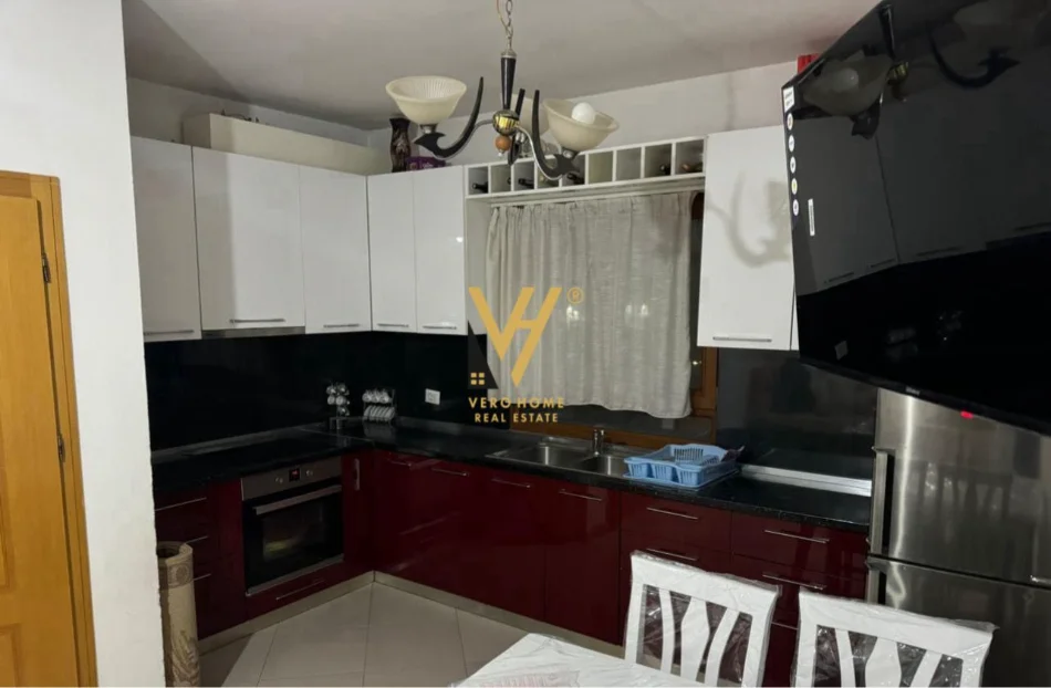 Tirane, jepet me qera apartament 2+1+Ballkon Kati 3, 110 m² 470 € (RRUGA PETRELA)