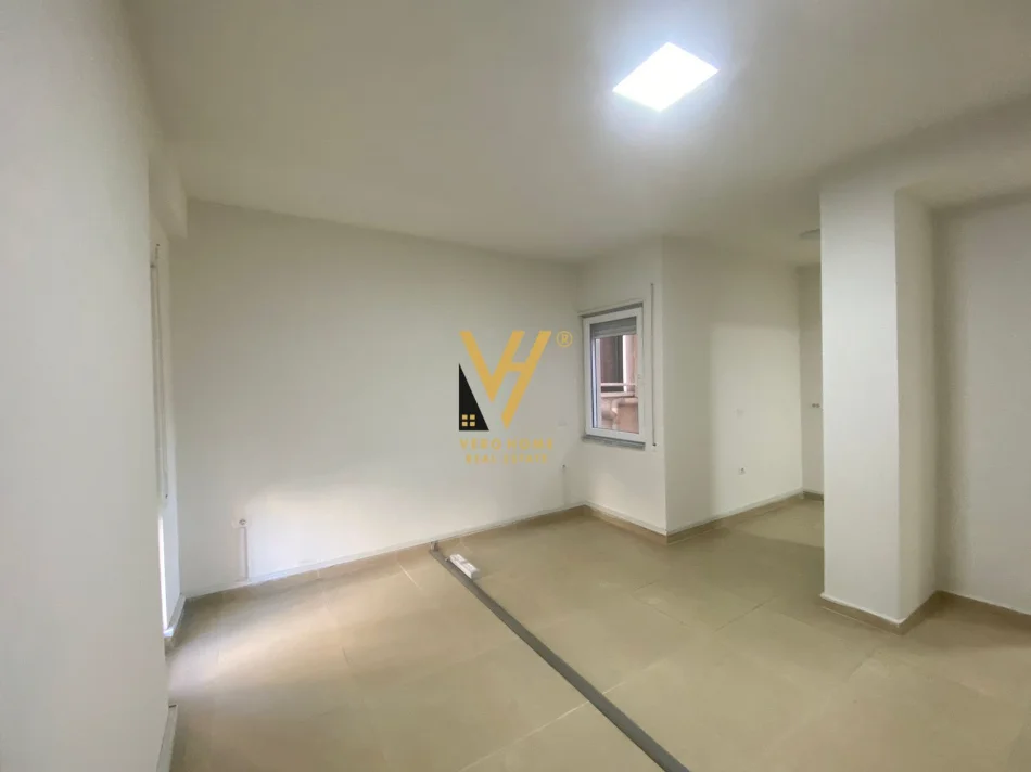 Tirane, jepet me qera zyre Kati 2, 93 m² 1.100 € (RRUGA E KOSOVAREVE)