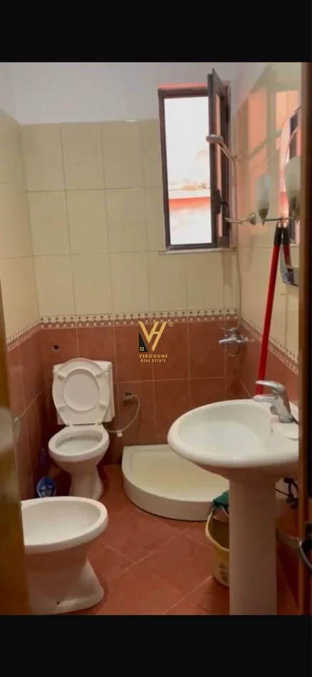 Tirane, jepet me qera apartament 1+1+Ballkon Kati 3, 70 m² 420 € (SELITE)