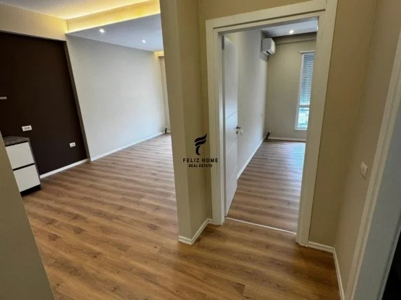 Tirane, jepet me qera zyre Kati 6, 64 m² 500 € (BRRYL)