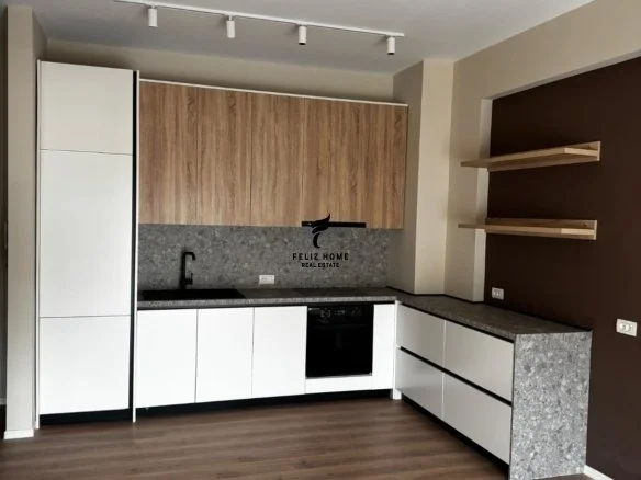 Tirane, jepet me qera zyre Kati 6, 64 m² 500 € (BRRYL)