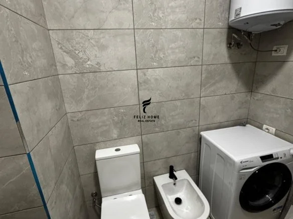 Tirane, jepet me qera zyre Kati 6, 64 m² 500 € (BRRYL)