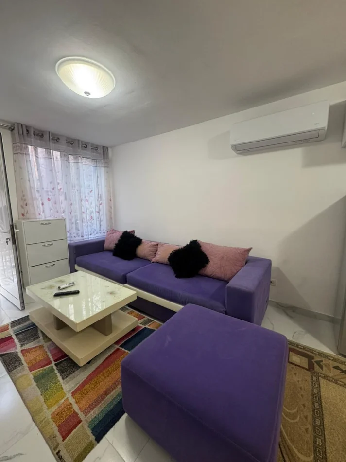 Tirane, jepet me qera 2+1 Kati 1, (Rruga 5 Maji) 45.000 Leke/Muaj