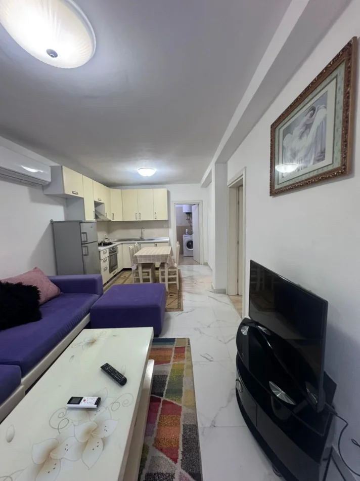 Tirane, jepet me qera 2+1 Kati 1, (Rruga 5 Maji) 45.000 Leke/Muaj