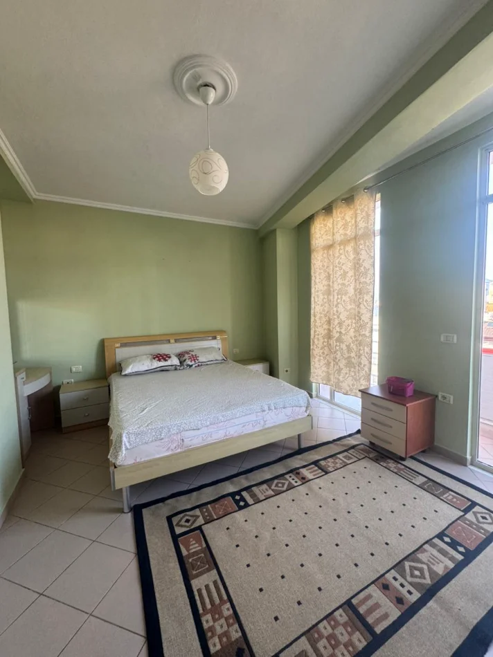 Tirane, jepet me qera apartament 1+1+Ballkon Kati 5, 62 m² (Rruga e Bogdaneve)