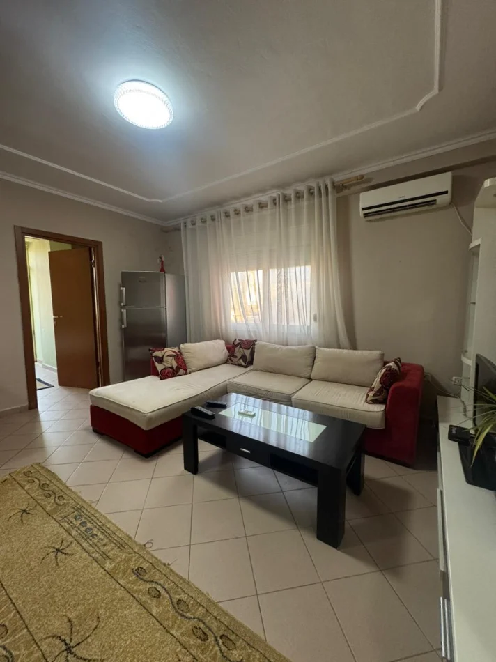 Tirane, jepet me qera apartament 1+1+Ballkon Kati 5, 62 m² (Rruga e Bogdaneve)