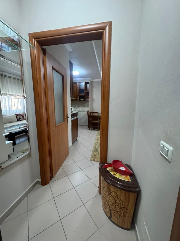 Tirane, jepet me qera apartament 1+1+Ballkon Kati 5, 62 m² (Rruga e Bogdaneve)