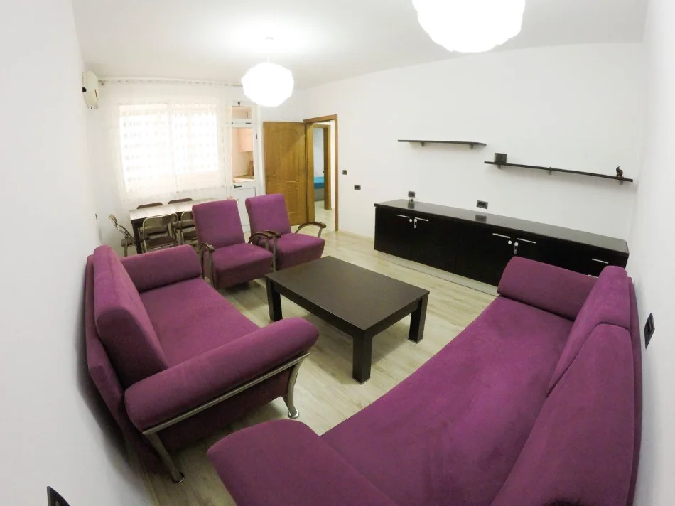 Tirane, jepet me qera apartament 1+1+Aneks+Ballkon Kati 5, 54 m² 500 € (21 dhjetori , rruga e kavajes)