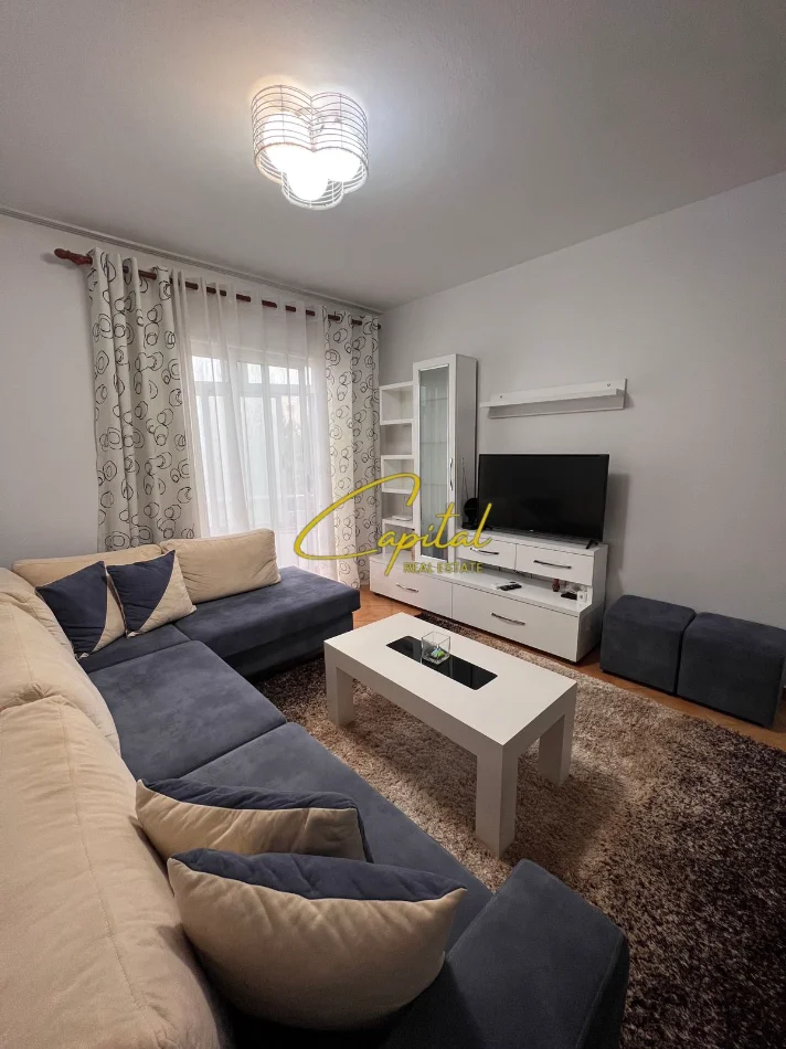 Tirane, jepet me qera apartament 2+1 Kati 3, 70 m² 550 € (ALI DEMI)