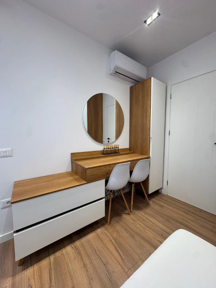 Tirane, jepet me qera apartament 1+1 , 65 m² 650 € (Kompleksi Delijorgj)