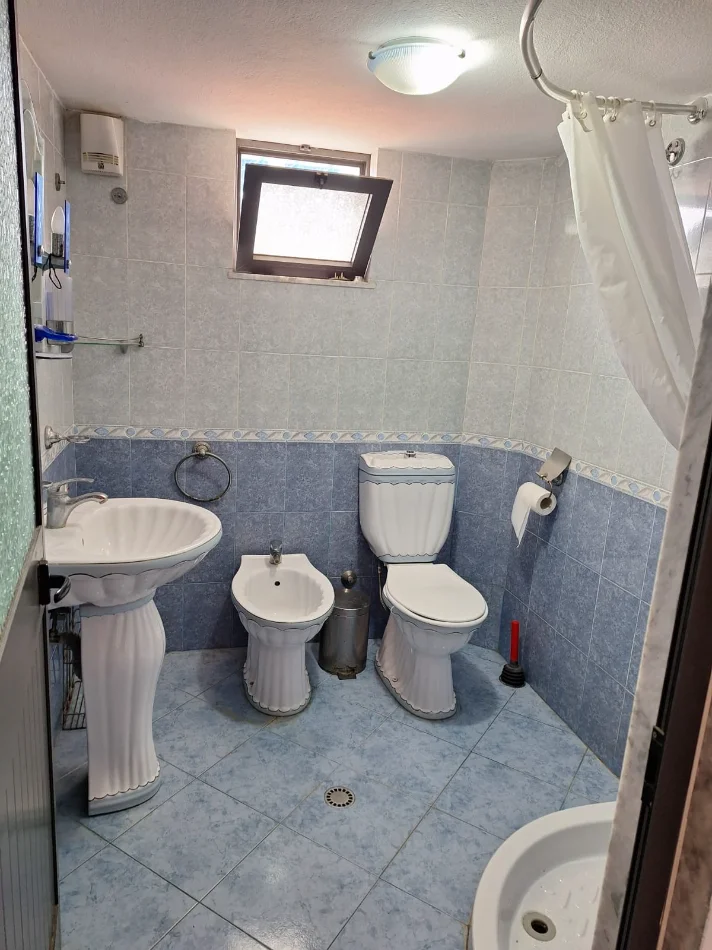 Tirane, jepet me qera apartament 2+1+Ballkon Kati 2, 85 m² 450 mije leke