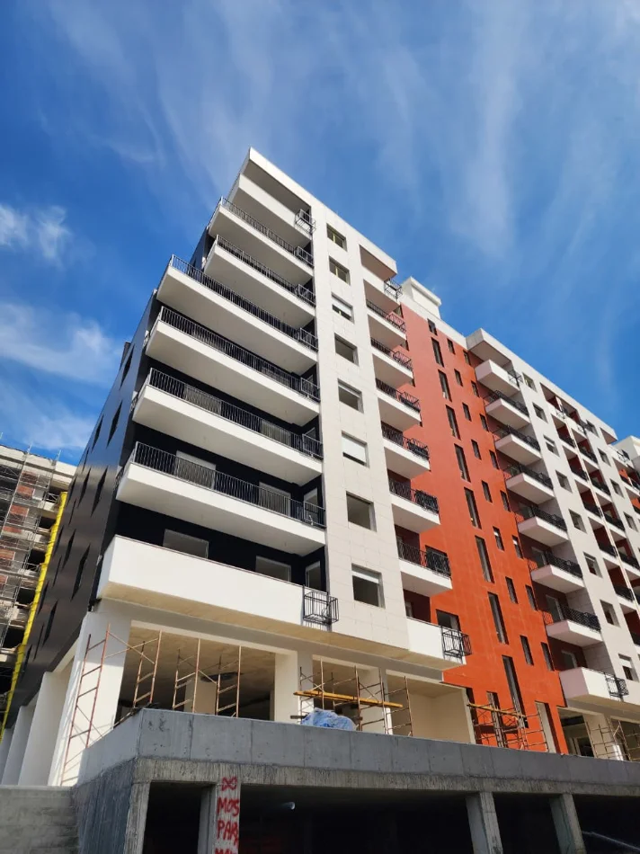 🏡Shitet Apt: 2+1 & 2Bllk (📍Paskuqan / Space City ) Super mundësi investimi 1146€/m²🔥 105m² || Kati 4 - 120.000€ ✨️
