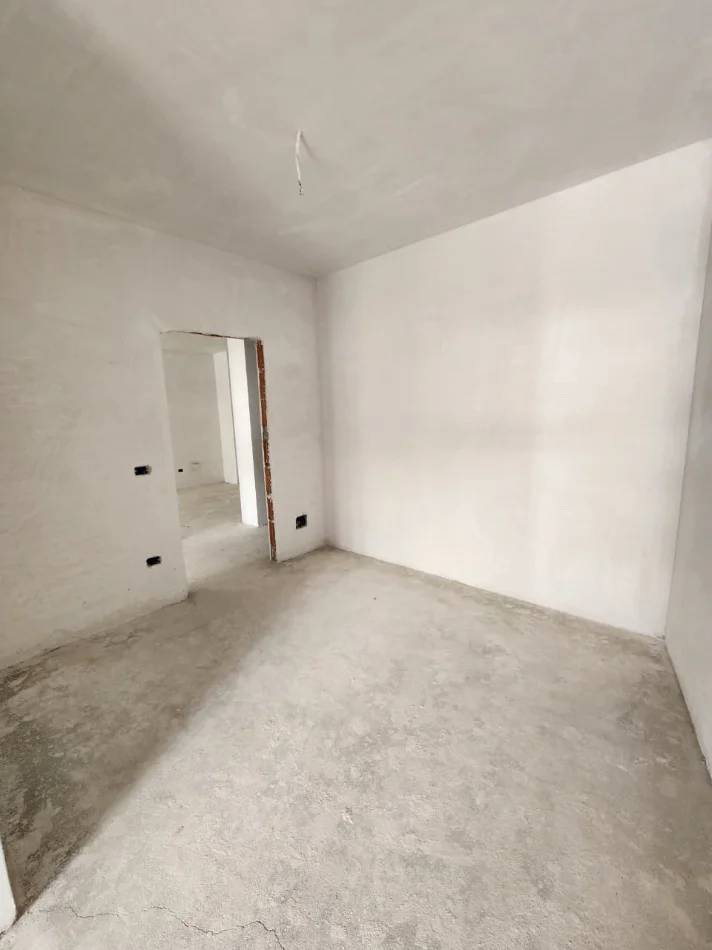 🏡Shitet Apt: 2+1 & 2Bllk (📍Paskuqan / Space City ) Super mundësi investimi 1146€/m²🔥 105m² || Kati 4 - 120.000€ ✨️