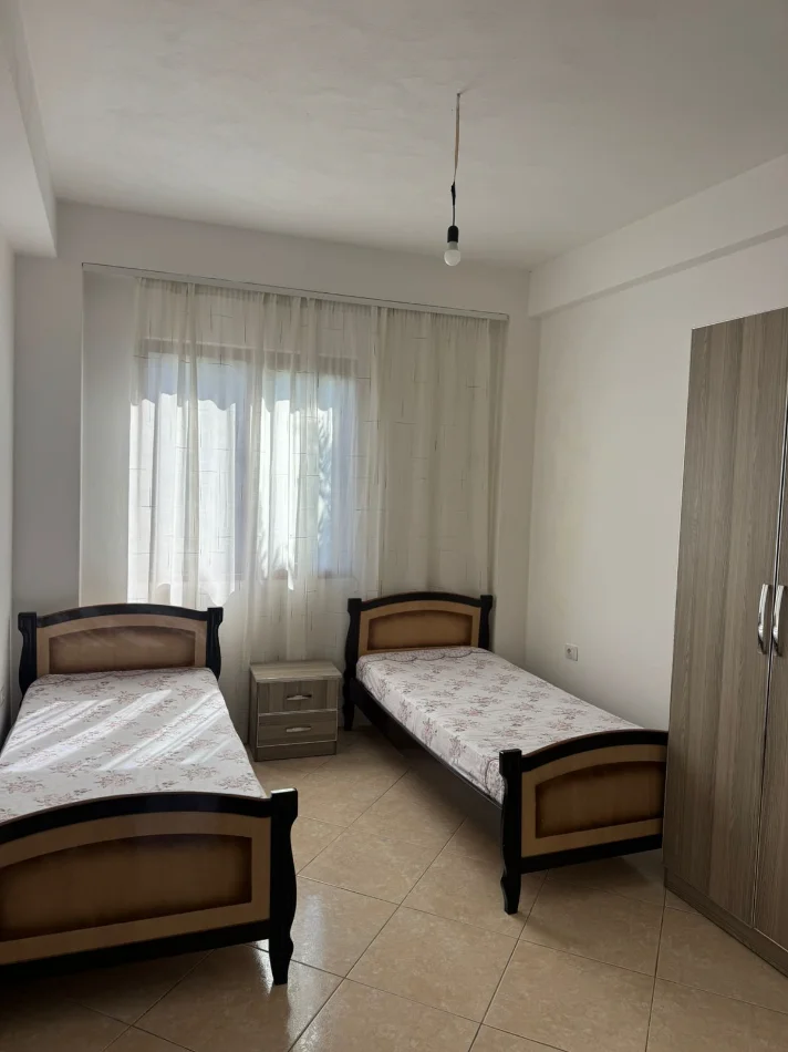 jepet me qera apartament 1+1 Kati 2, 350 € (rruga leandro zoto)