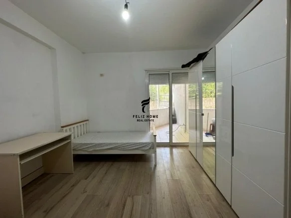 Tirane, jepet me qera apartament 2+1+Ballkon Kati 2, 90 m² 420 € (FRESKU)