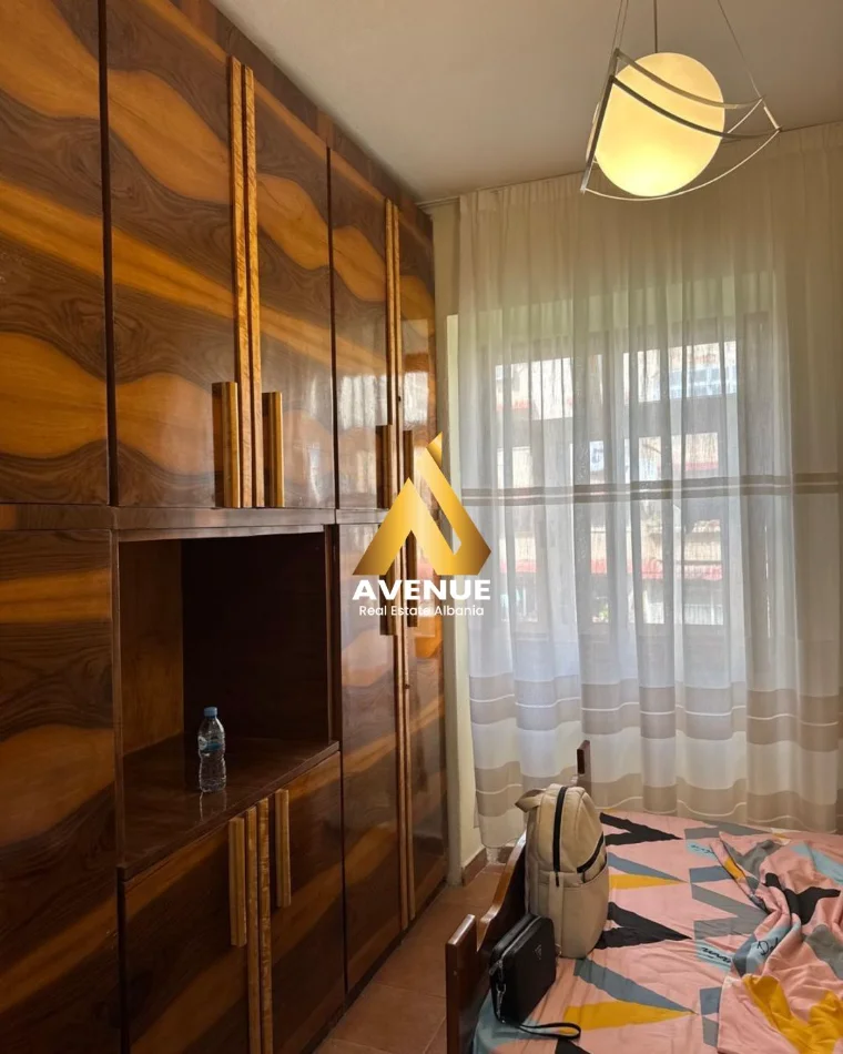 Tirane, jepet me qera apartament 1+1+Ballkon Kati 2, 50 m² 500 € (Rruga Milto Tutulani) Ish Blloku, Juridiku