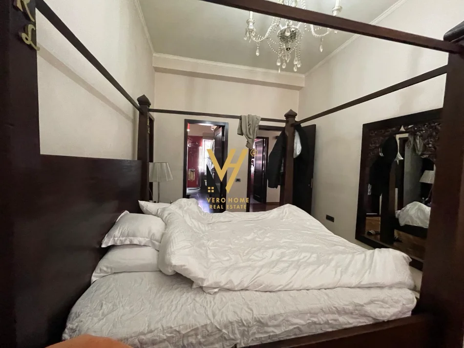 Tirane, jepet me qera apartament 2+1+Ballkon Kati 3, 110 m² 1.300 € (QENDER)